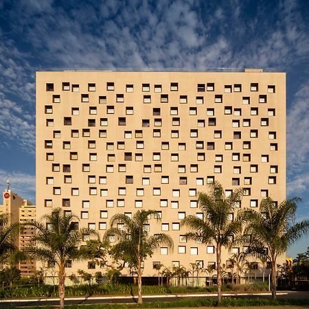B Hotel Brasilia Exterior photo The 1960s-built 12-storey, 200-bed, 100-room nursing home at the Royal Perth Hospital, Perth, Western Australia.